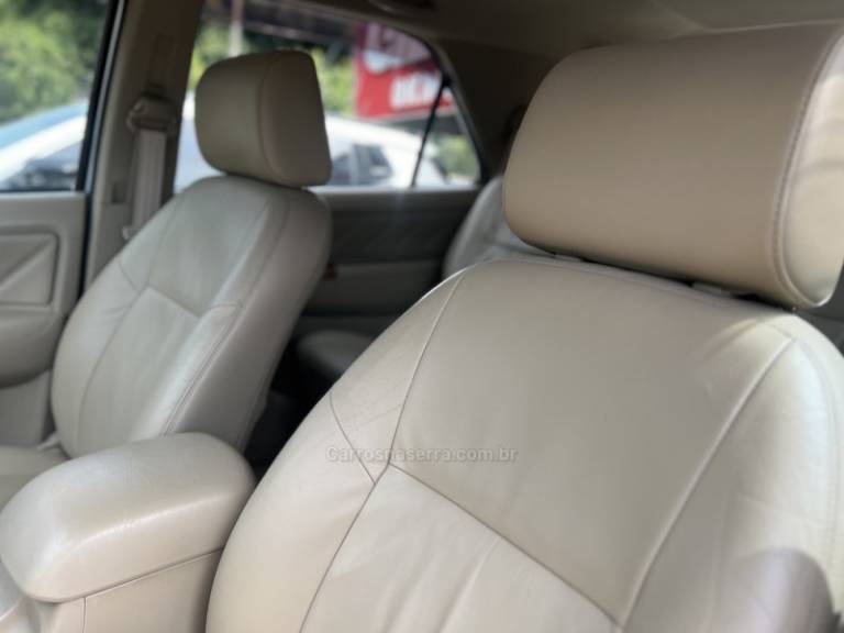 TOYOTA - HILUX SW4 - 2010/2010 - Prata - R$ 118.900,00