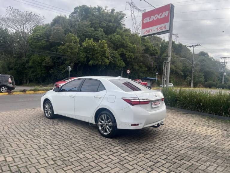 TOYOTA - COROLLA - 2019/2019 - Branca - R$ 105.800,00