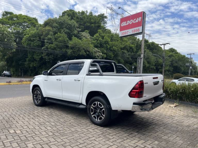 TOYOTA - HILUX - 2022/2022 - Branca - R$ 234.900,00
