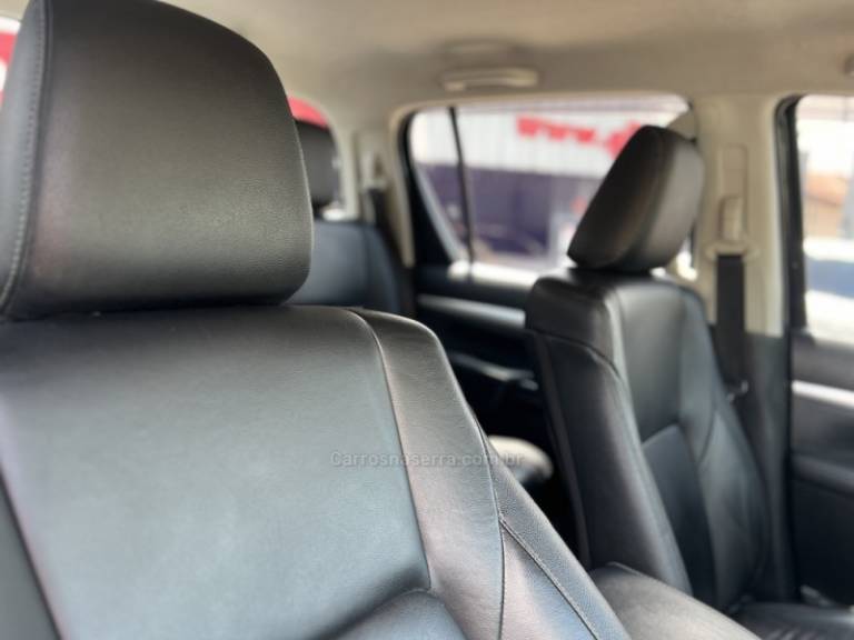 TOYOTA - HILUX - 2017/2017 - Preta - R$ 188.900,00