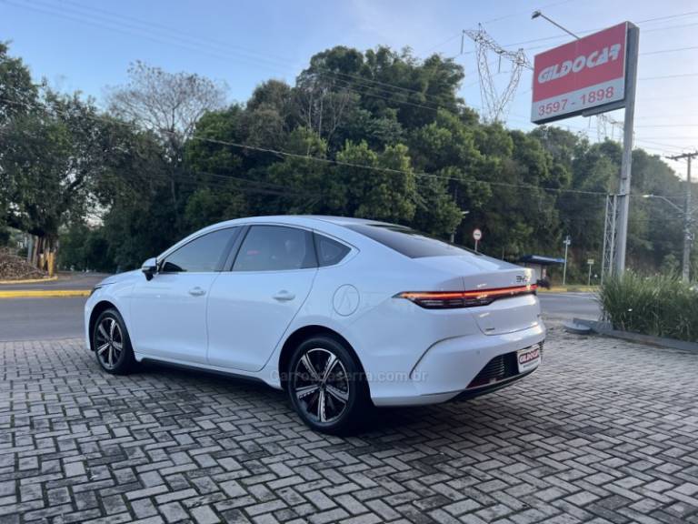 BYD - KING - 2025/2025 - Branca - R$ 151.900,00
