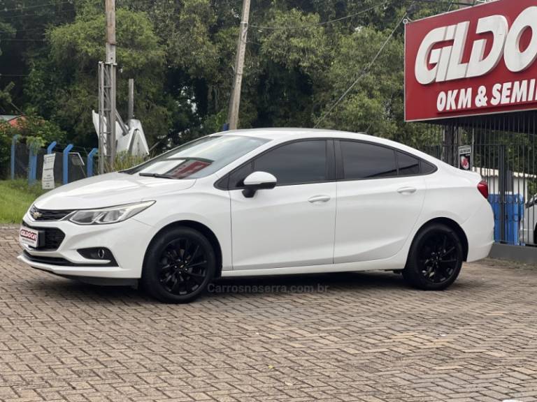 CHEVROLET - CRUZE - 2018/2018 - Branca - R$ 79.900,00