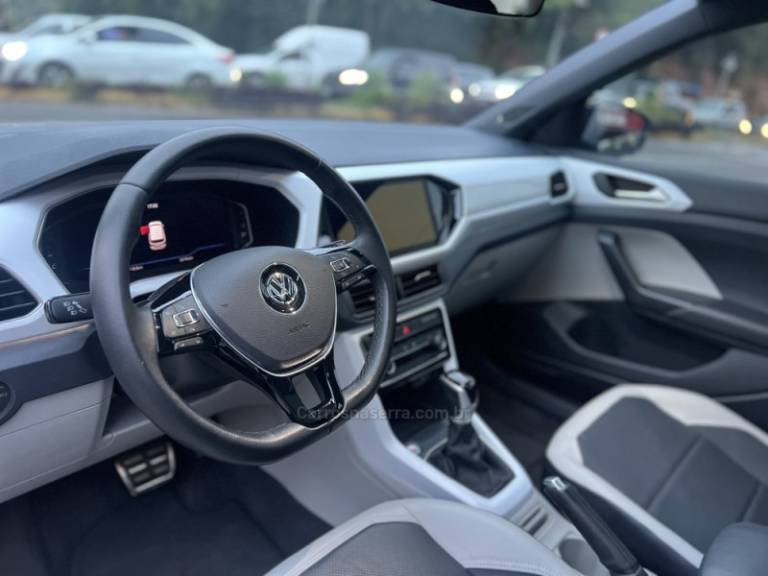 VOLKSWAGEN - T-CROSS - 2021/2021 - Branca - R$ 114.900,00