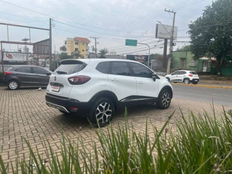 RENAULT - CAPTUR - 2020/2020 - Branca - R$ 76.900,00