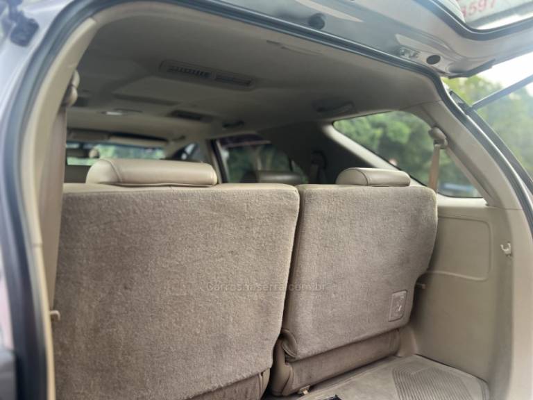 TOYOTA - HILUX SW4 - 2010/2010 - Prata - R$ 111.000,00