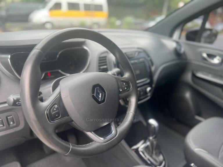 RENAULT - CAPTUR - 2020/2020 - Branca - R$ 76.900,00