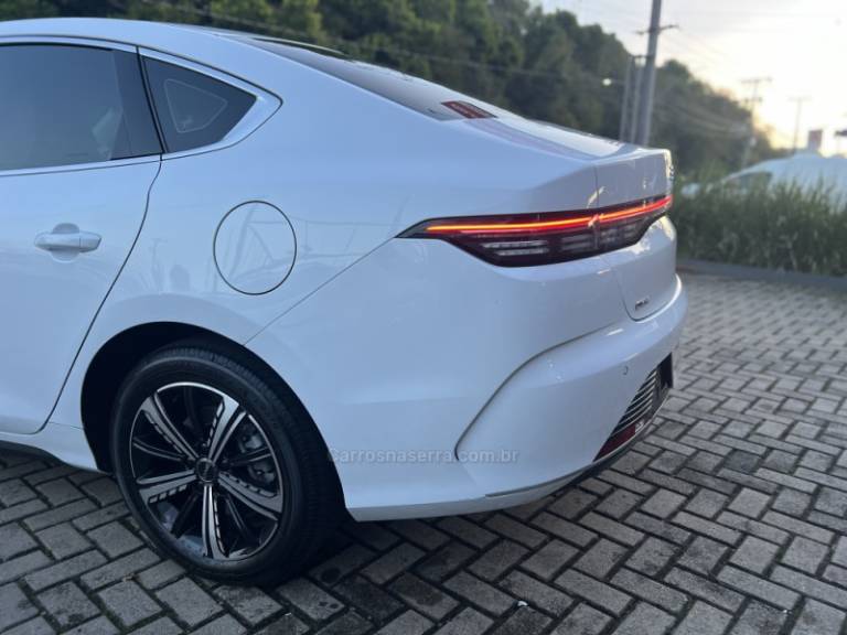 BYD - KING - 2025/2025 - Branca - R$ 151.900,00