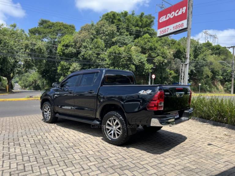 TOYOTA - HILUX - 2017/2017 - Preta - R$ 188.900,00