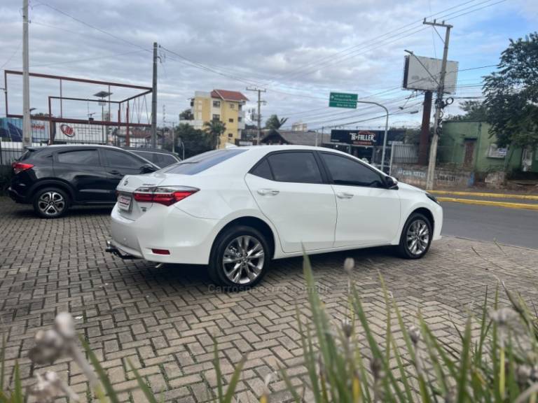 TOYOTA - COROLLA - 2019/2019 - Branca - R$ 105.800,00