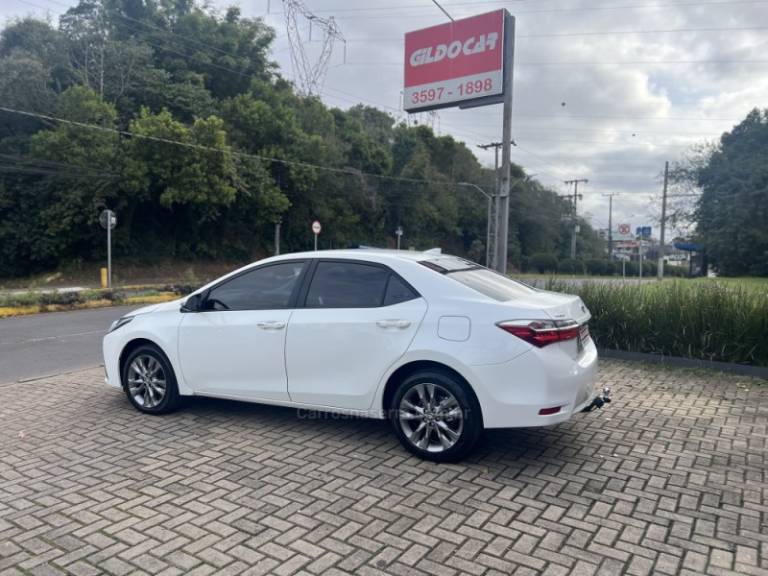 TOYOTA - COROLLA - 2019/2019 - Branca - R$ 105.800,00