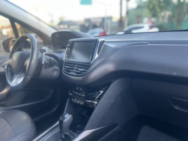 PEUGEOT - 2008 - 2017/2017 - Preta - R$ 57.500,00
