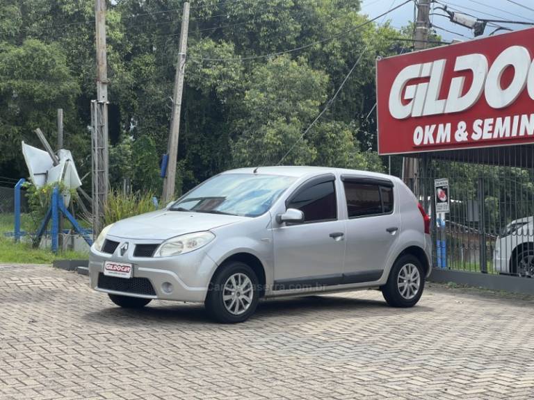 RENAULT - SANDERO - 2011/2011 - Prata - R$ 27.900,00