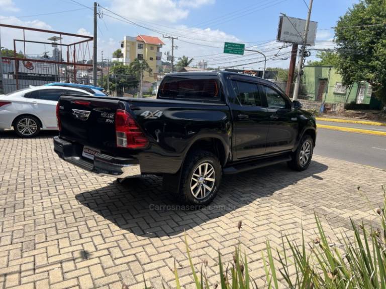 TOYOTA - HILUX - 2017/2017 - Preta - R$ 188.900,00