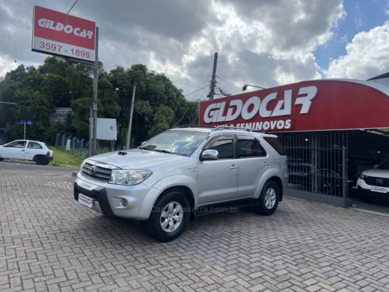 TOYOTA - HILUX SW4 - 2010/2010 - Prata - R$ 118.900,00