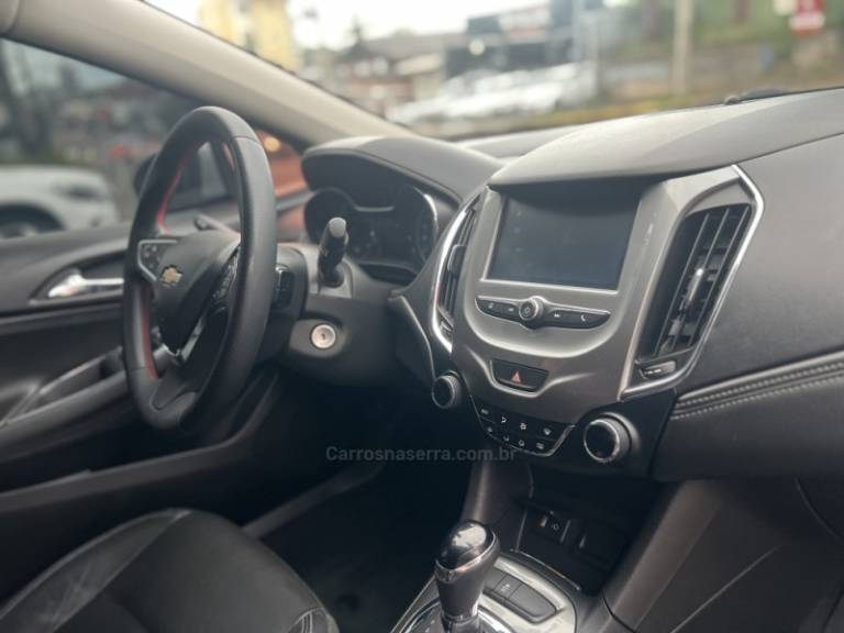 CHEVROLET - CRUZE - 2018/2018 - Branca - R$ 79.900,00
